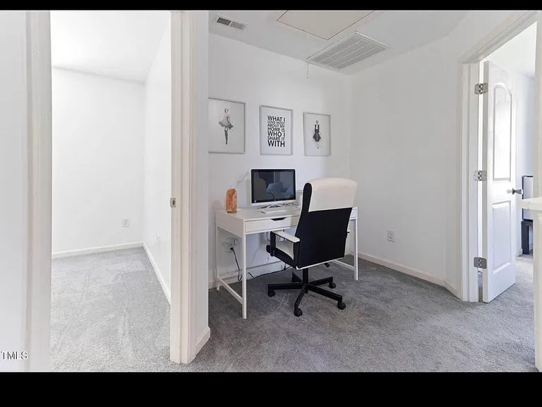 194 Catskill Ct — Photo 4
