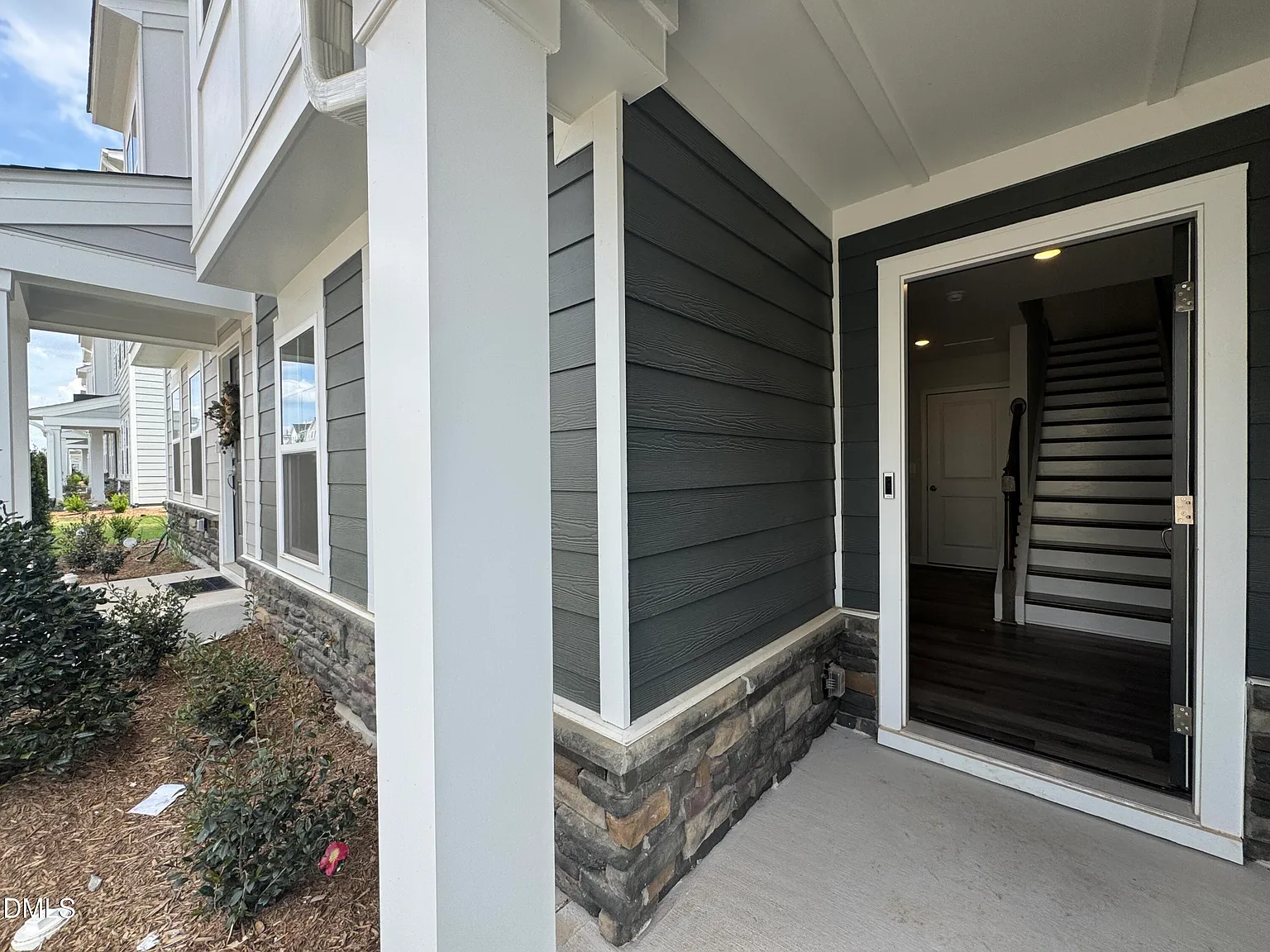 3 bed, 3.5 bath, 1800 sqft, $1,995 — Photo 4