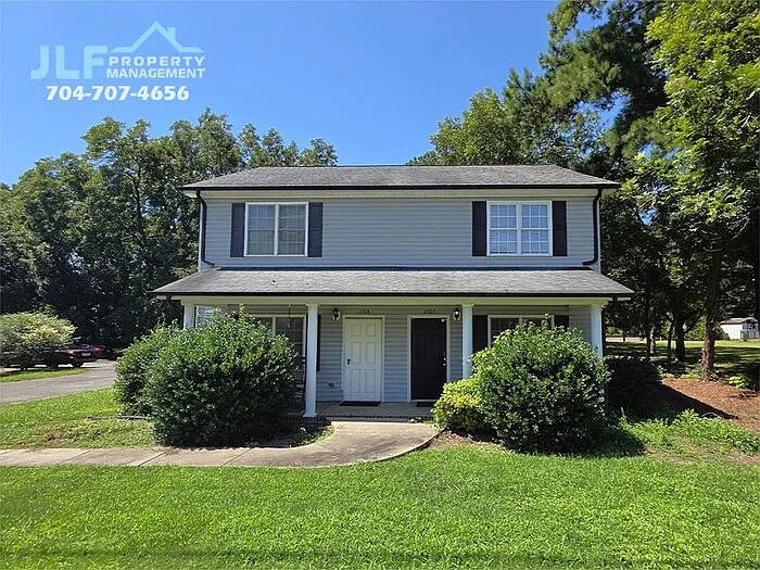 2504 S Ridge Ave — Photo 2