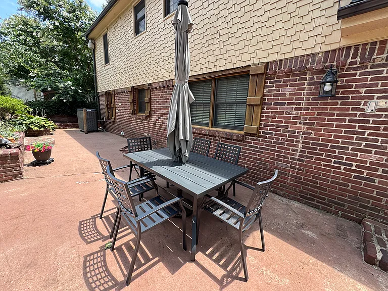 425 E Seneca St — Photo 83