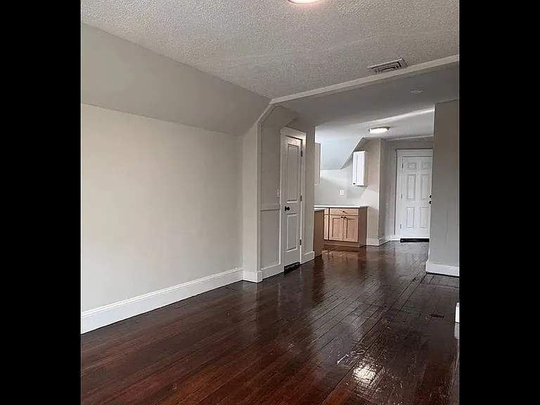 47-49 Mead St #3 — Photo 8