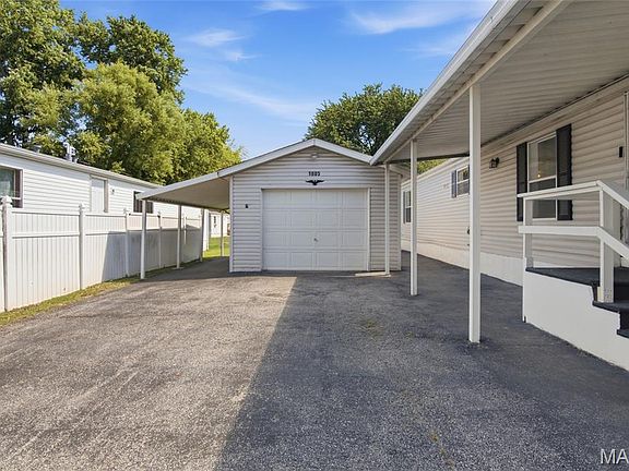 3rd image of 1805 Creekview Dr