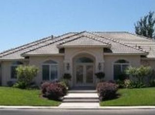 2074 Robin Hood Ln, Merced, CA 95340