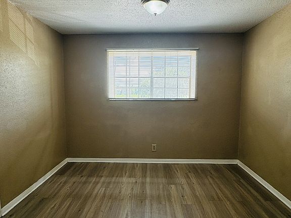 4th image of 206 10th St APT 25
