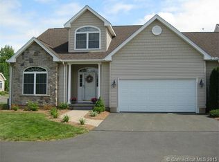 35 Green Briar Dr, Suffield, CT 06078