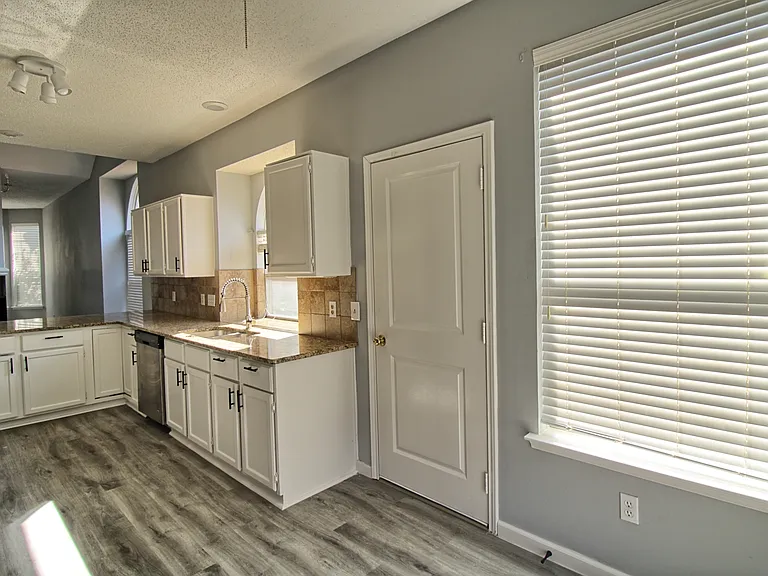 6418 Wildhaven Dr — Photo 12