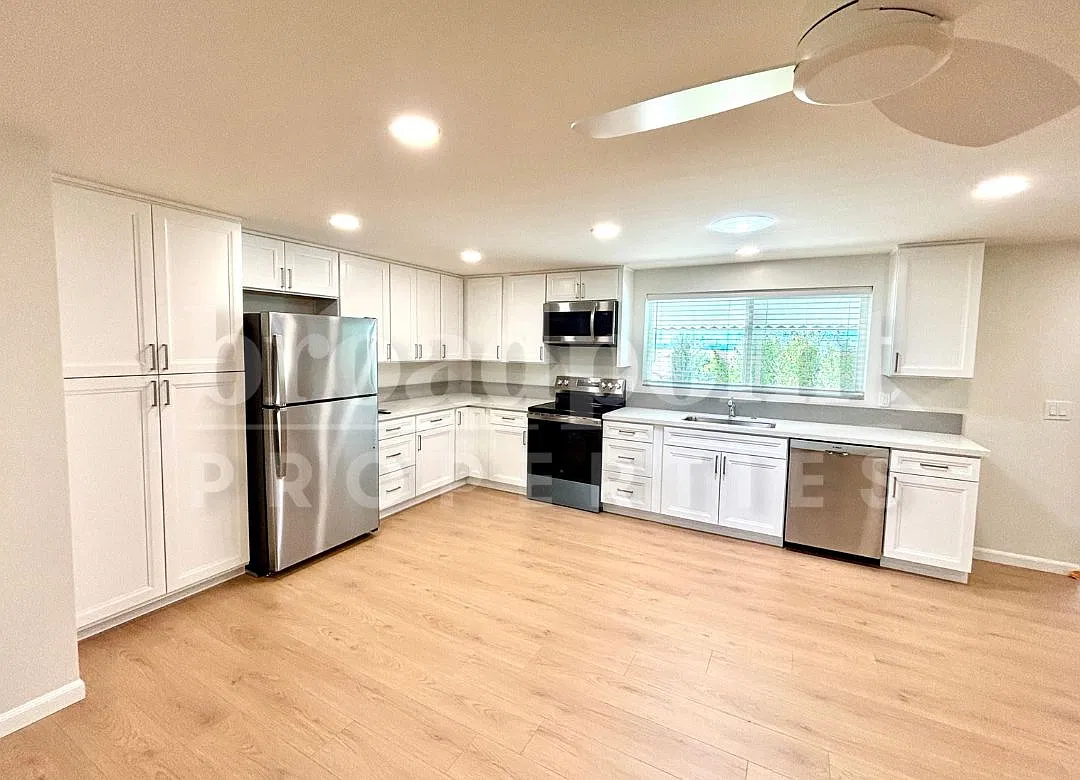 1 bed, $2,460 — Photo 4