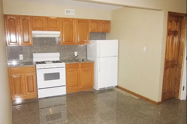 Rented by Astoria Realty | media 1