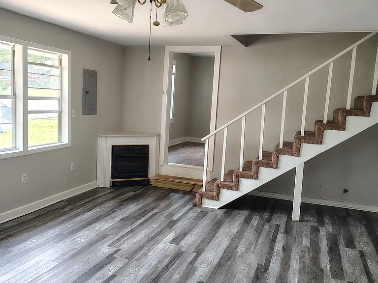 1604 Sherrod Ave — Photo 2