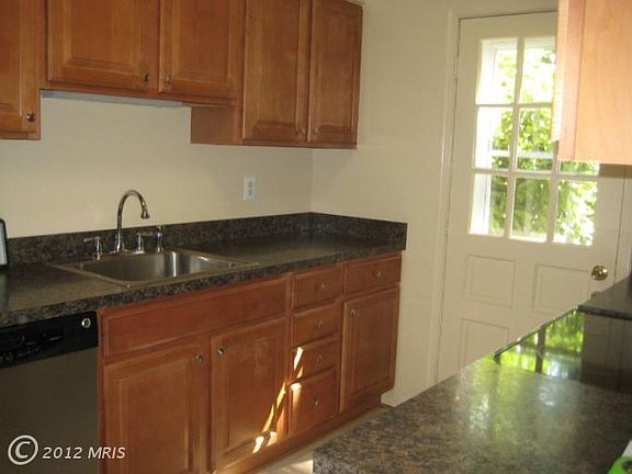 4th image of 8340 Glastonbury Ct