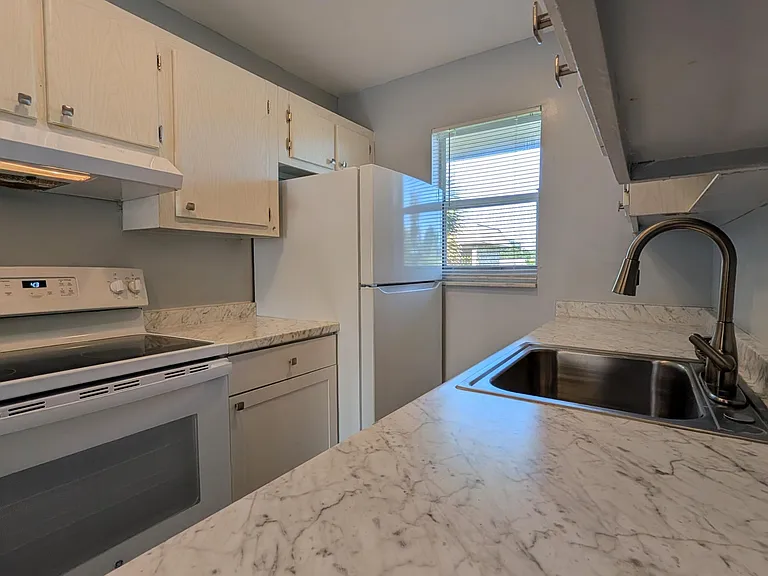 2301 SE 4th St #15 — Photo 11