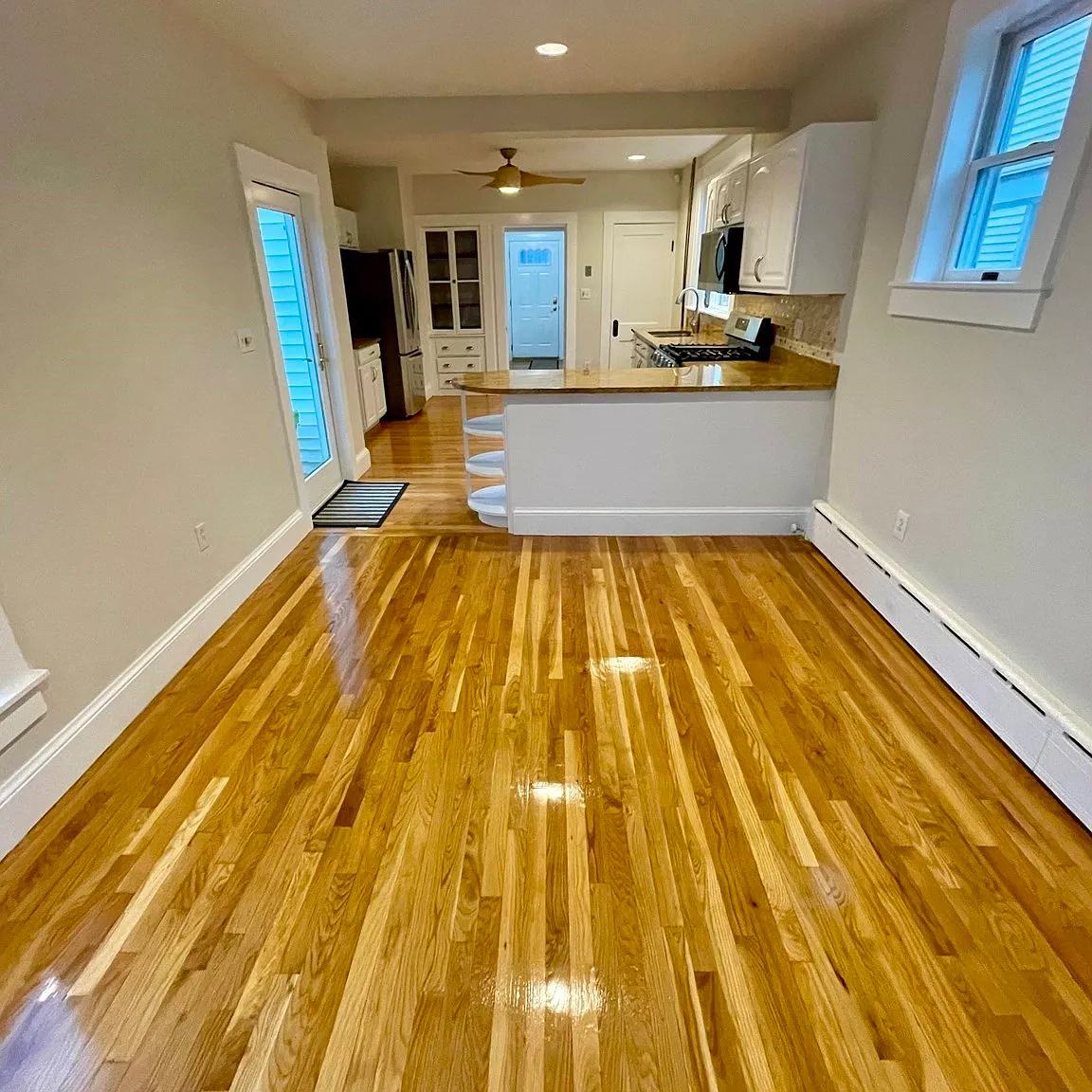 3 bed, 2.0 bath, 2052 sqft, $4,200 — Photo 4