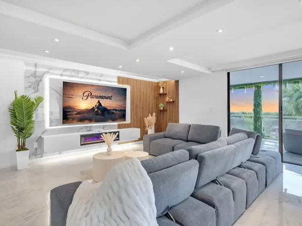 468 Golden Isles Dr, Hallandale, FL