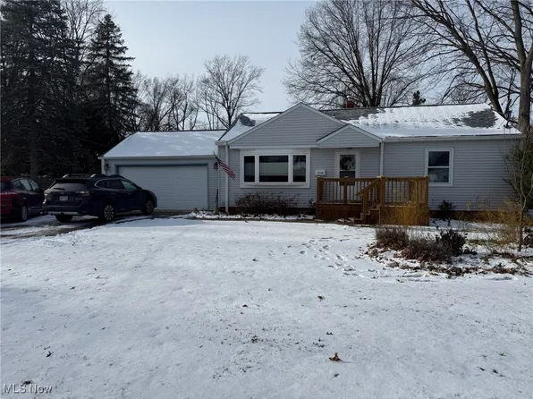 5612 Fitch Rd, North Olmsted, OH 44070