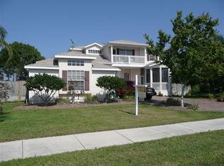 2910 Swan Cir, Dunedin, FL 34698