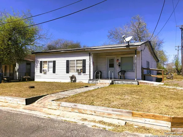 300 W Sylvia, Beeville 78102