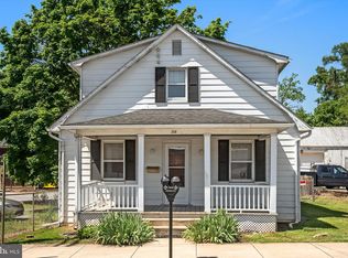 208 N Charles St, Charles Town, WV 25414