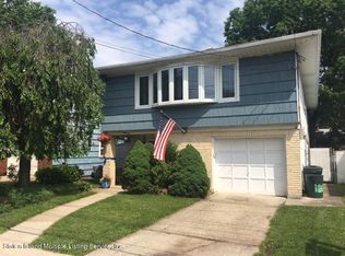 69 Oakley Pl, Staten Island, NY 10306