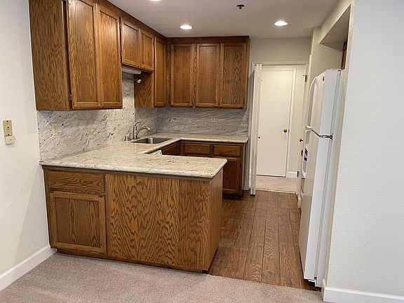 5th image of 1002 Roble Ave #1