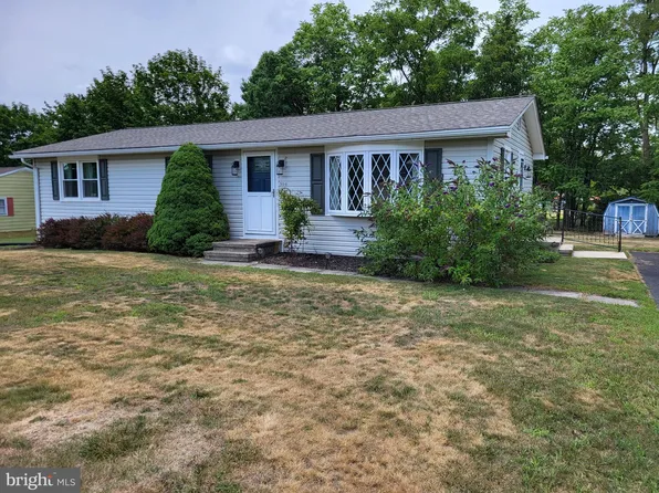 394 Valley Dr, Fayetteville, PA 17222