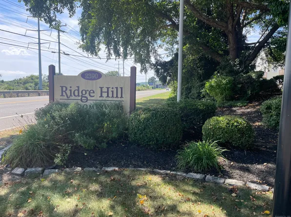 2390 State Street APT L1E, Hamden, CT 06517