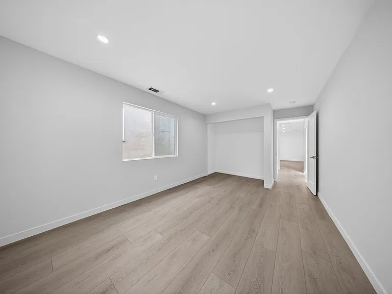 1316 1/2 Carlton Dr — Photo 17