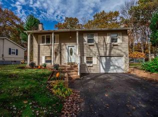 86 Trottingham Ct, Saratoga Springs, NY 12866