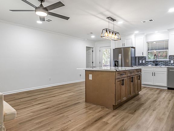 3rd image of 236 Timberlane Rd