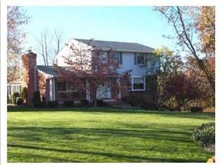 120 Veshio Dr, Sewickley, PA 15143