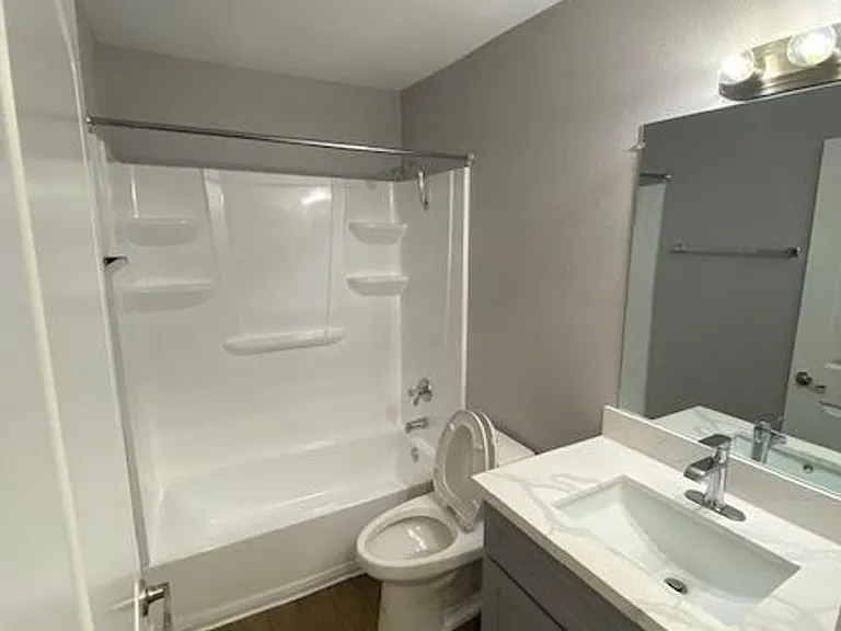 5916 Burnham Ave — Photo 4
