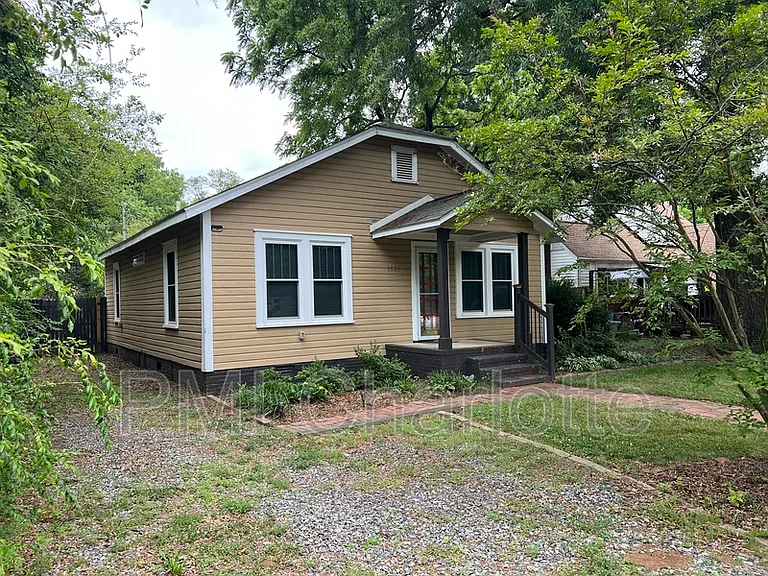 1525 Browns Ave — Photo 2
