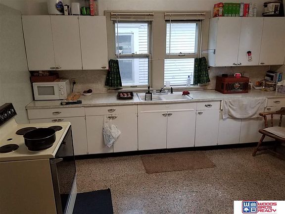 5th image of 716 Charleston St