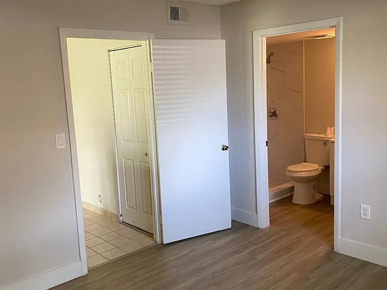 450 Palm Cir W #103 — Photo 7