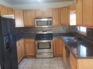 817 Iroquois Ave, Rockford, IL 61102