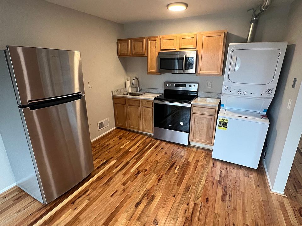 1st image of 823 N Jackson St APT 3