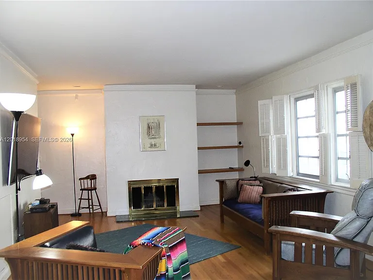 404 Viscaya Ave #404 — Photo 3