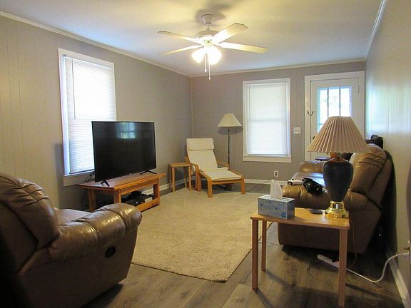 5th image of 853 Cedar St