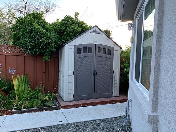 4th image of 2174 El Capitan Ave