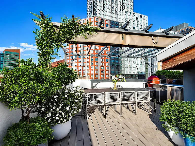 443 Bergen St #PENTHOUSE — Photo 1