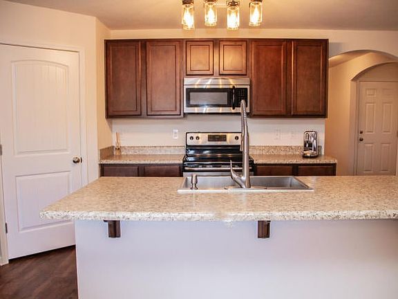 3rd image of 4915 Kensington Ln