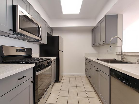 5th image of 1118 Valencia St APT 319