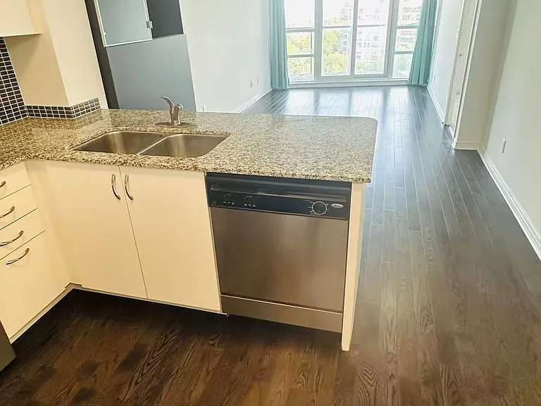 2230 Lake Shore Blvd W #801 — Photo 5