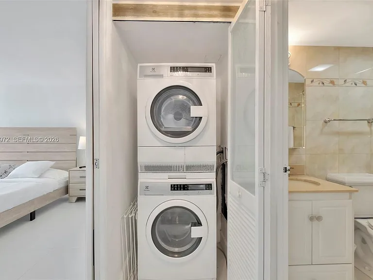 2401 Collins Ave #1805 — Photo 9