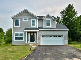 3203 Carmellas Cir, Lysander, NY