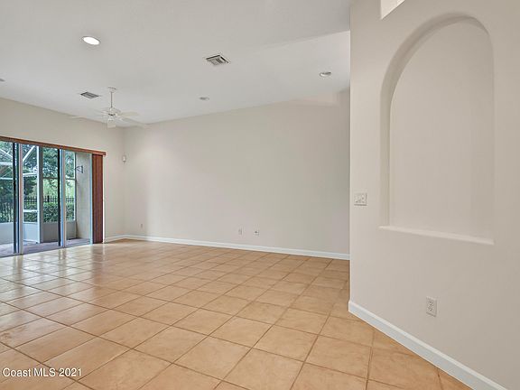 5th image of 2669 W Brookfield Way