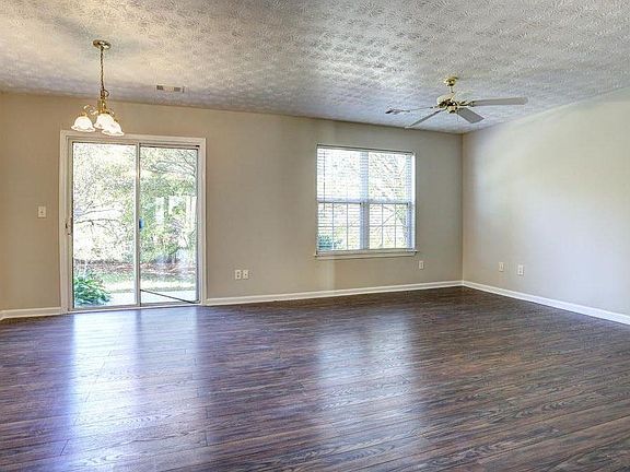 3rd image of 2661 Waverly Hills Dr