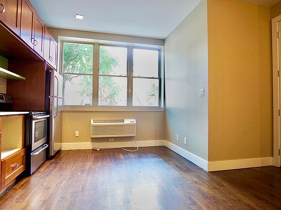 3rd image of 167 Tompkins Ave APT 1R