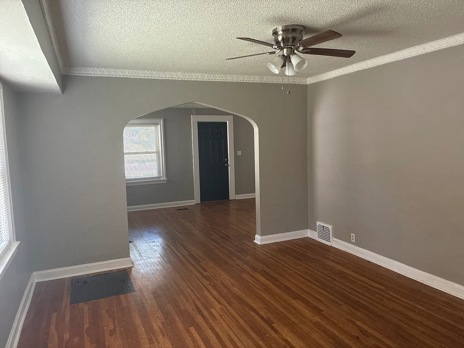 3 bed, 1.5 bath, 1600 sqft, $1,050 — Photo 3