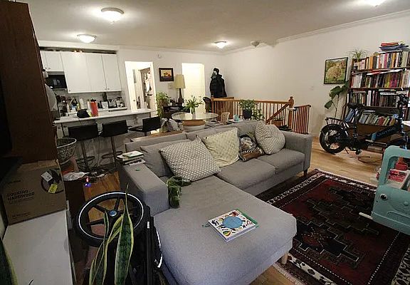 5th image of 254 W 71st St APT B