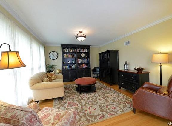 3rd image of 43 Country Fair Ln